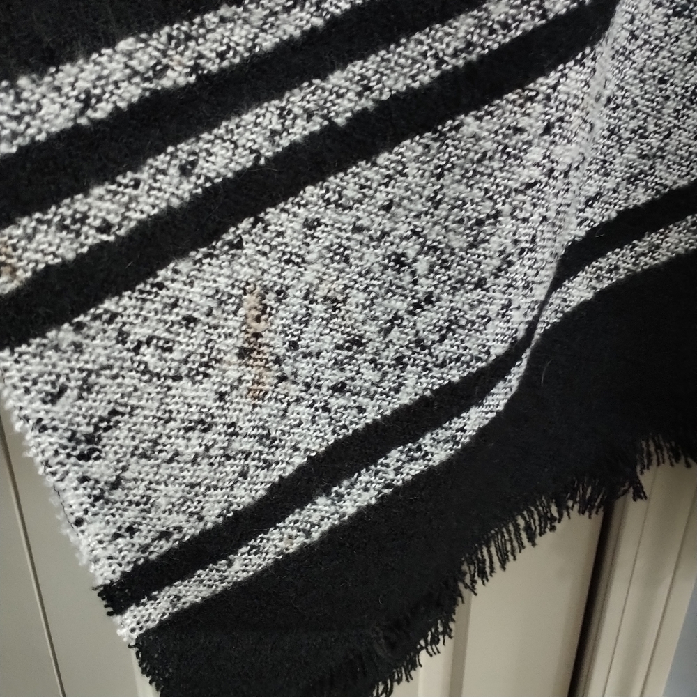 Old Navy Black Grey Cape Wrap One Size - Picture 8 of 10